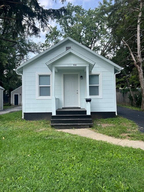 950 Harriet Ave, Aurora, IL, 60505-4919 | Card Image