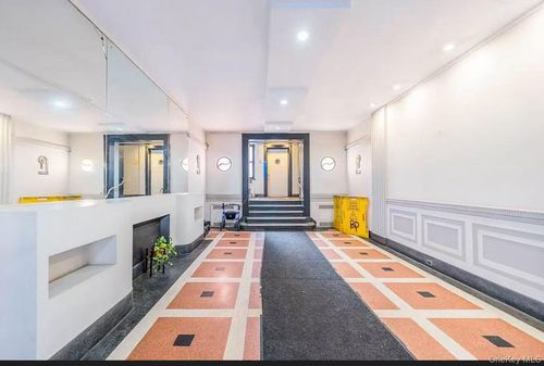 2d-4018 Hampton St, Elmhurst, NY, 11373-2055 | Card Image
