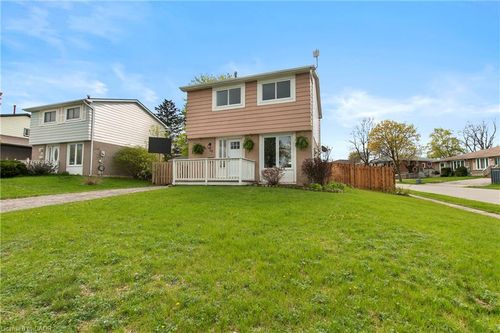29 Woodlawn Ave, Brantford, ON, N3V1A4 | Card Image
