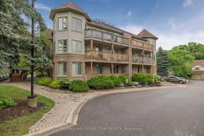 301 - 492 Laclie St, Condo with 2 bedrooms, 1 bathrooms and 1 parking in Orillia ON | Image 2