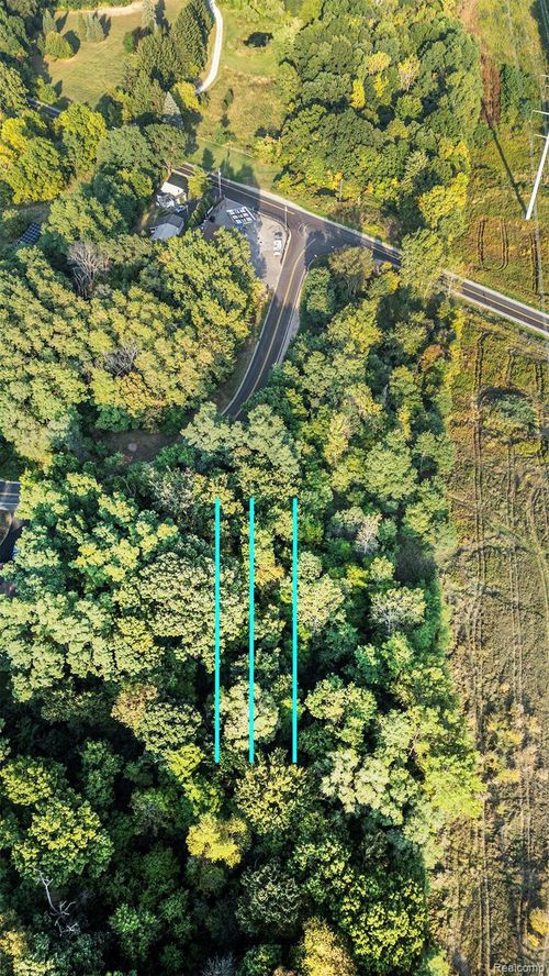 10198 Carmer Rd, Fenton, MI, 48430-2404 | Card Image