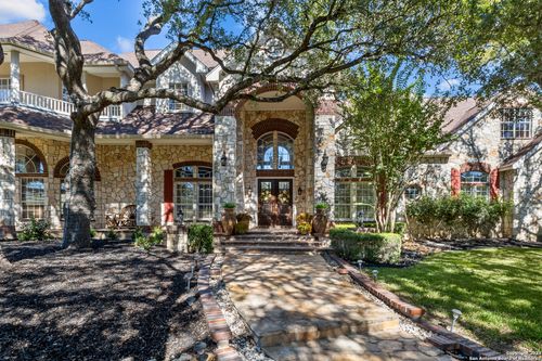 8040 Rolling Acres Trl, Fair Oaks Ranch, TX, 78015-4039 | Card Image