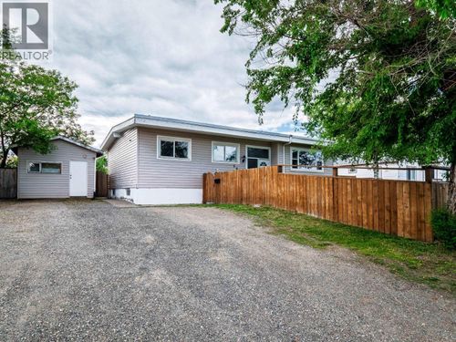 667 Ewert St, Prince George, BC, V2M2N8 | Card Image