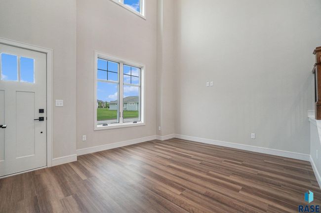 8607 W Shoreline Pl, Townhouse with 3 bedrooms, 3 bathrooms and null parking in Sioux Falls SD | Image 4