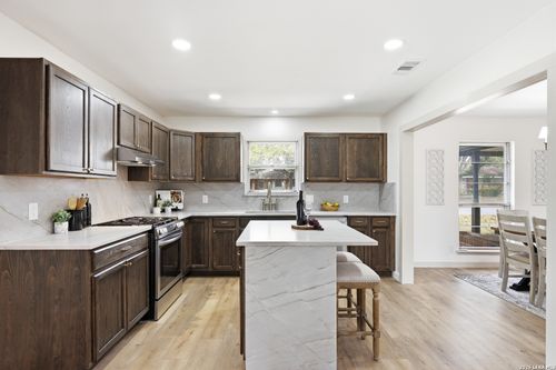 426 Zephyr Dr, Windcrest, TX, 78239-2444 | Card Image