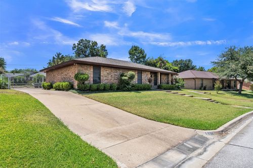 6808 Winchester Ct, Fort Worth, TX, 76133-5104 | Card Image