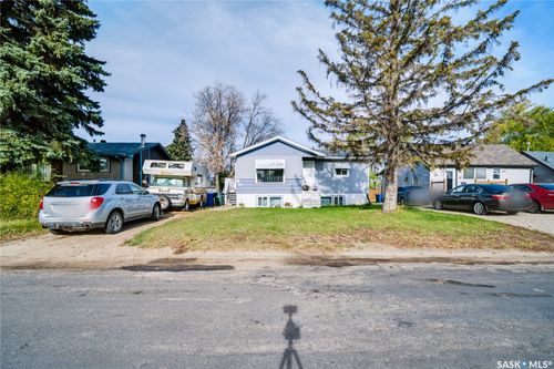 38 30th Street E, Prince Albert, SK, S6V1Y9 | Card Image