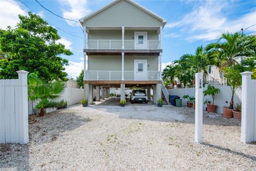 19 7th Ave, Key West, FL, 33040-5862 | Card Image