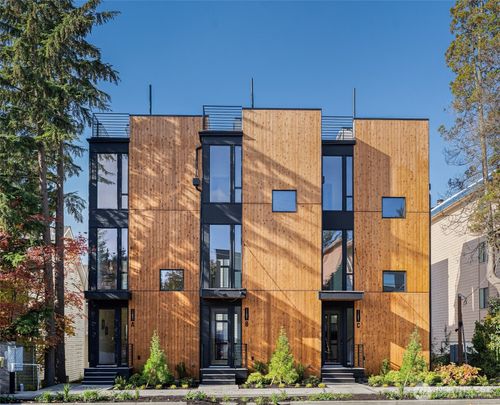 a-11231 Greenwood Ave N, Seattle, WA, 98133-8612 | Card Image