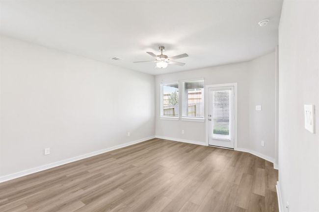 6717 Chinapkin Oak Ln, House other with 3 bedrooms, 2 bathrooms and 2 parking in Conroe TX | Image 9