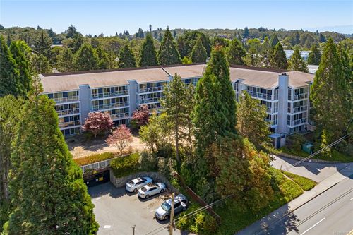 403-3277 Quadra St, Victoria, BC, V8X4W9 | Card Image