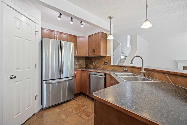 19 Rockyspring Green Nw, House other with 4 bedrooms, 4 bathrooms and 4 parking in Calgary AB | Image 11