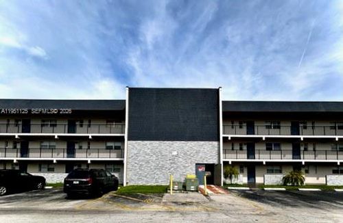 apt-203-8020 Colony Cir N, Tamarac, FL, 33321-8337 | Card Image