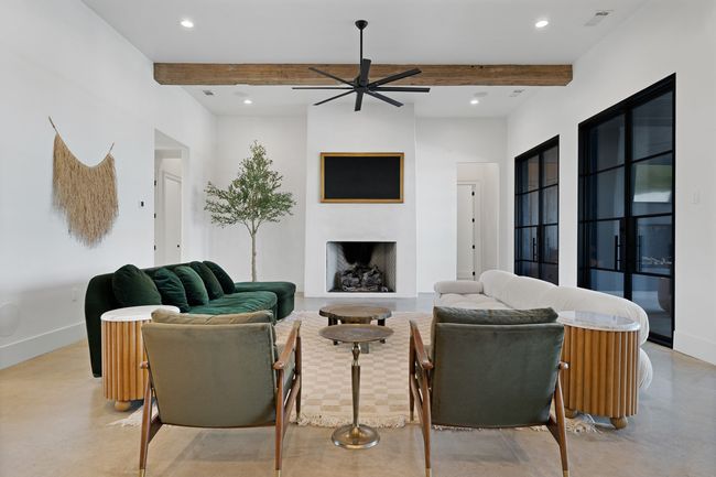 Family Room | Image 21