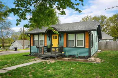 View of front facade with a front yard | Image 1