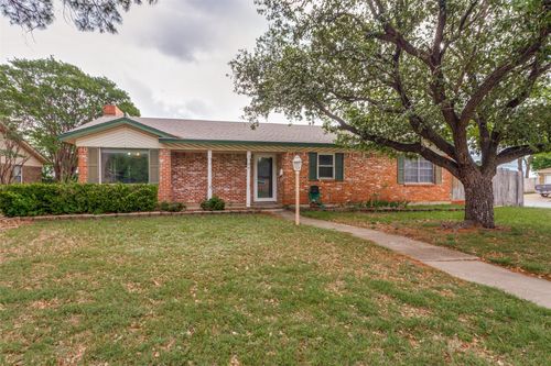 209 Teeter Dr, Crowley, TX, 76036-3037 | Card Image