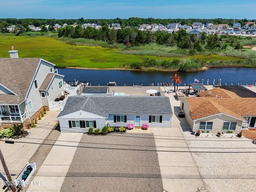 67 Hornblower Dr, Waretown, NJ, 08758-2118 | Card Image
