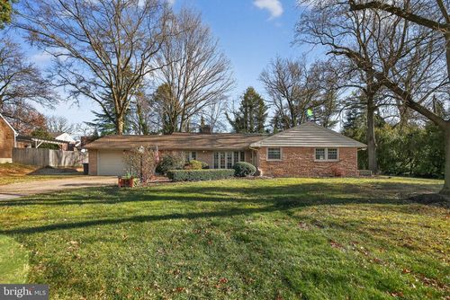 15 Circle Dr, Moorestown, NJ, 08057-2272 | Card Image