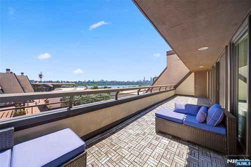 300 Gorge Rd, Cliffside Park, NJ, 07010-2759 | Card Image
