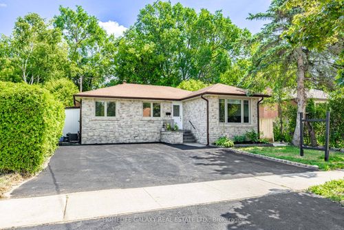 133 Lupin Dr, Whitby, ON, L1N1X9 | Card Image