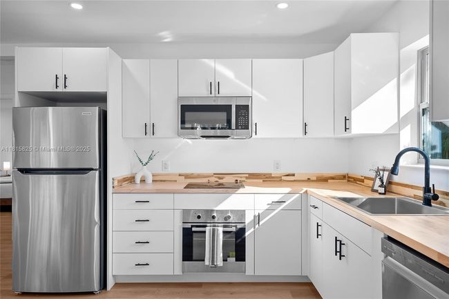 APT-2 - 921 Ne 16 Th Ter, Condo with 2 bedrooms, 2 bathrooms and null parking in Fort Lauderdale FL | Image 9