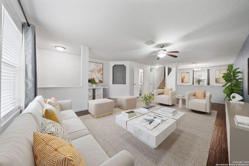 225 Willow Crst, Cibolo, TX, 78108-2376 | Card Image