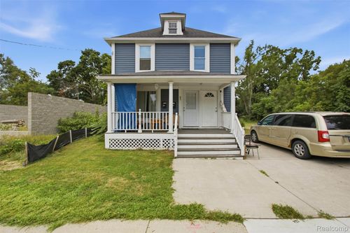 132 E Howard St, Pontiac, MI, 48342-1438 | Card Image