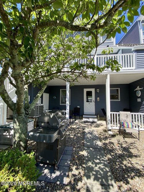 6-10 Se Central Ave, Seaside Park, NJ, 08752-1748 | Card Image