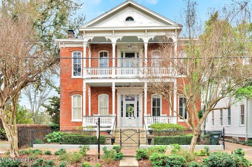 812 Main Street, Natchez, MS, 39120 | Card Image