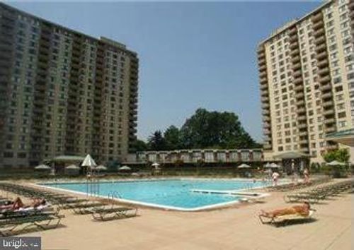 803-n-5225 Pooks Hill Rd, BETHESDA, MD, 20814-2017 | Card Image