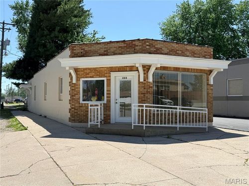 222 E Ryder St, Litchfield, IL, 62056-2033 | Card Image