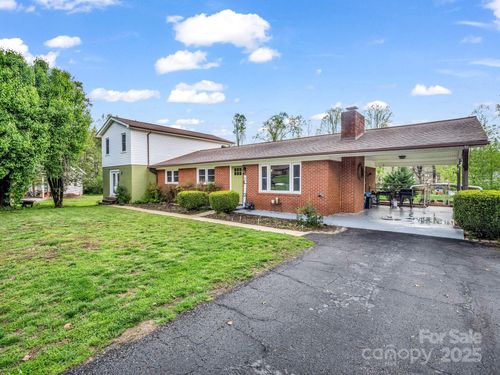 88 N Valley St, Marion, NC, 28752-5516 | Card Image