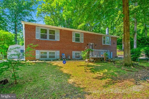 18301 Nob Hill Dr, Triangle, VA, 22172-1303 | Card Image
