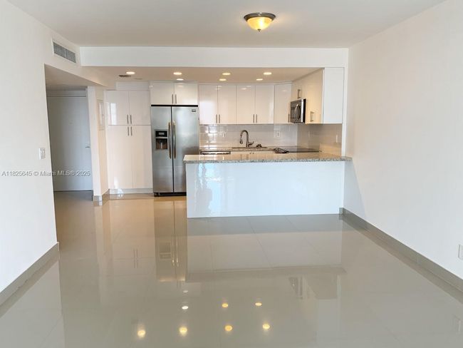 APT-805 - 19390 Collins Ave, Condo with 1 bedrooms, 2 bathrooms and null parking in Sunny Isles Beach FL | Image 7