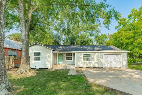 840 S Morgan St, Angleton, TX, 77515-5223 | Card Image