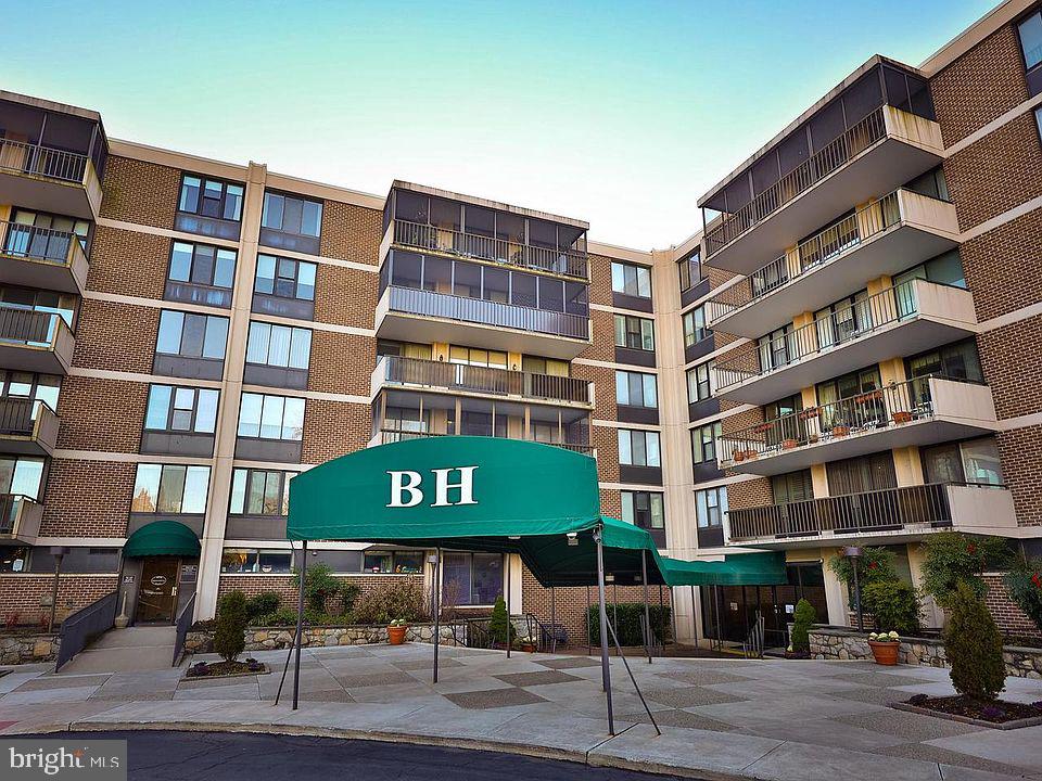Residential in ELKINS PARK