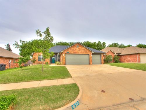 2312 Ne 4th St, Moore, OK, 73160-8519 | Card Image