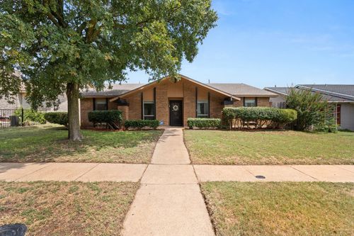 7327 Oakstone Dr, Dallas, TX, 75249-1312 | Card Image