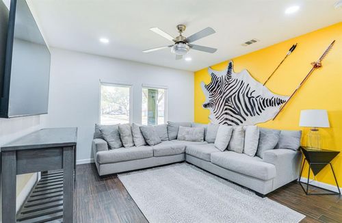 8614 Linkpass Ln, Houston, TX, 77025-3512 | Card Image