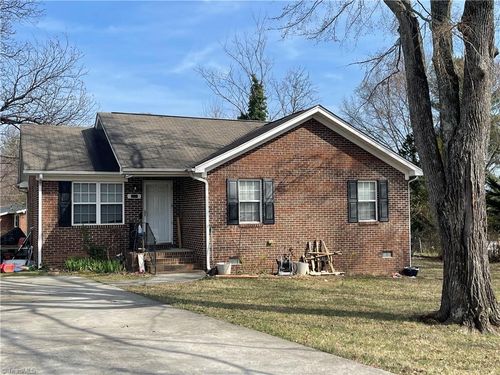 3216 Wellingford Drive, High Point, NC, 27265 | Card Image