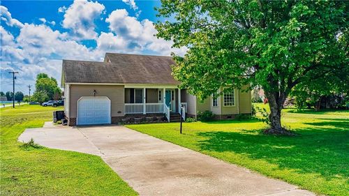 104 Rachel Dr, Elizabeth City, NC, 27909-8438 | Card Image