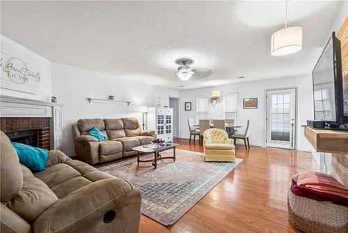 2006 S 11th St, Rogers, AR, 72758-6334 | Card Image