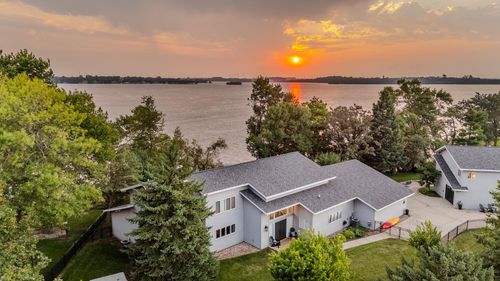 1304 Lakeside Ave, Lake Park, IA, 51347-1022 | Card Image