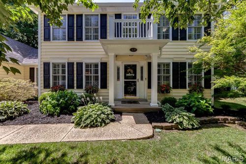 420 Woodview Manor Ln, Kirkwood, MO, 63122-2918 | Card Image