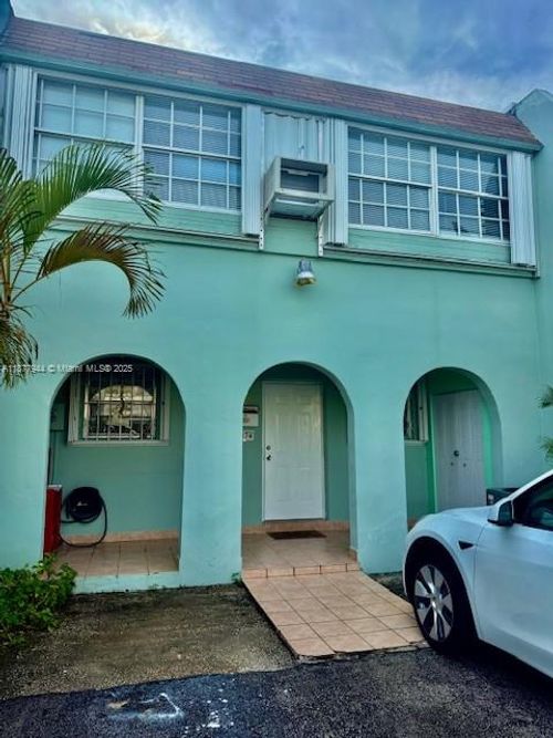 7174 W 2nd Ln, Hialeah, FL, 33014-5316 | Card Image