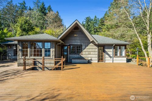 4514 Ferncroft Rd, Mercer Island, WA, 98040-3820 | Card Image