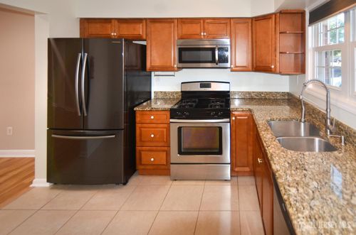 8 Heritage Ln, Fords, NJ, 08863-1461 | Card Image