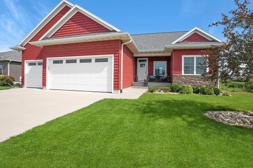 4123 Berry Hill Rd, Cedar Falls, IA, 50613-9022 | Card Image