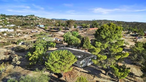 42550 Hall Rd, Hemet, CA, 92544-9714 | Card Image