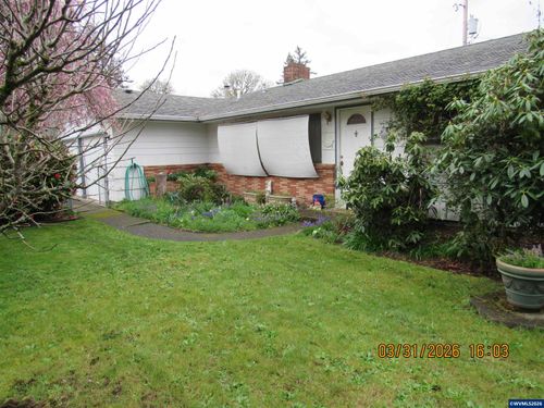 854 Sw Swift Ave, Mill City, OR, 97360-2304 | Card Image